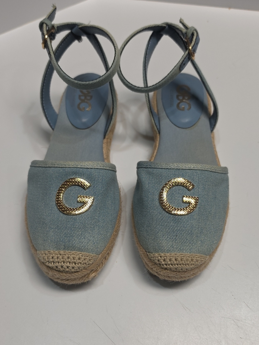 GBG Los Angeles Light Blue Denim Espadrille Sandals Gold G Logo - Size 5.5